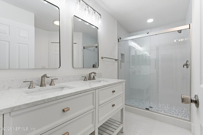 Building Photo - 325 Sunrise Cir