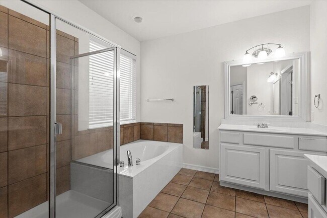 Building Photo - 2304 Village View Loop