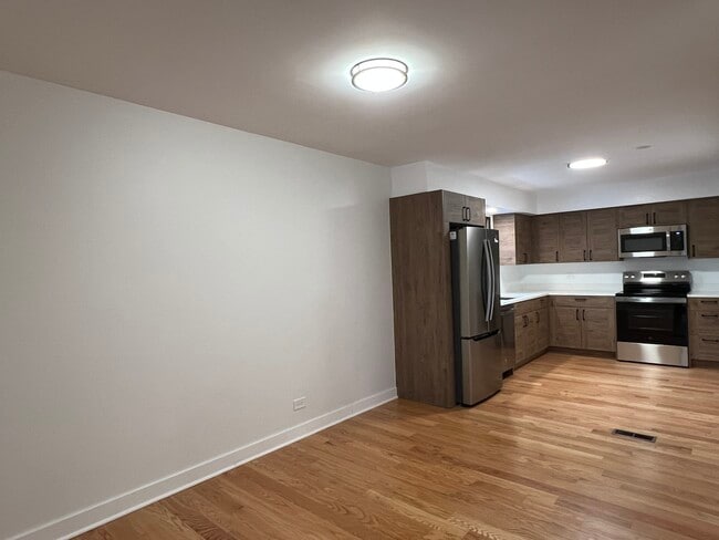 Building Photo - 1545 Winnetka Rd