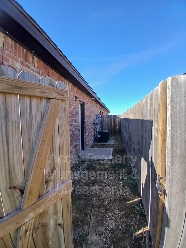 Building Photo - 1805 Cari Nicole Ave