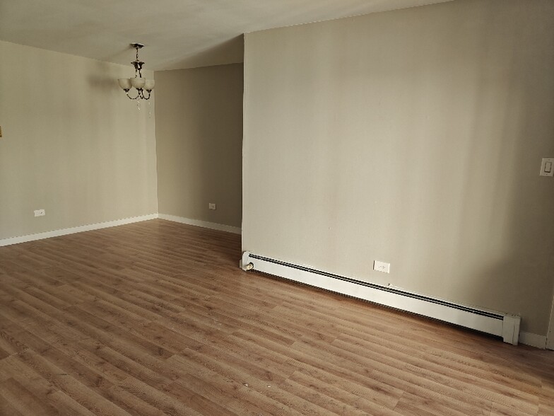 Building Photo - 2208 W Nichols Rd