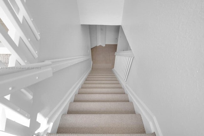 Building Photo - 1095 NE 39th Ave