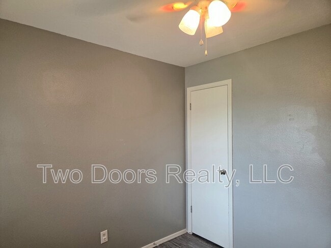 Building Photo - 507 Peppertree Ln