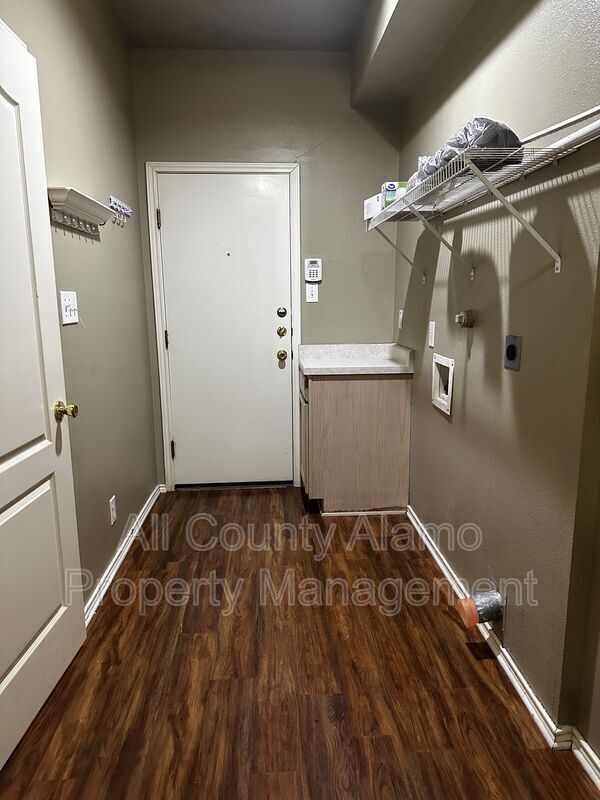 Building Photo - 312 Silver Wing