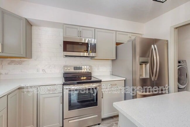 Building Photo - 10205 Las Casitas St NE