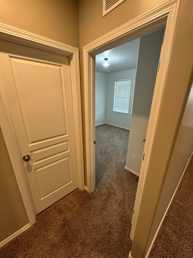 Building Photo - Charming 3-bedroom, 2-bathroom home locate...