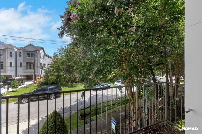 Building Photo - Stylish 3BR gated Townhome in Houston