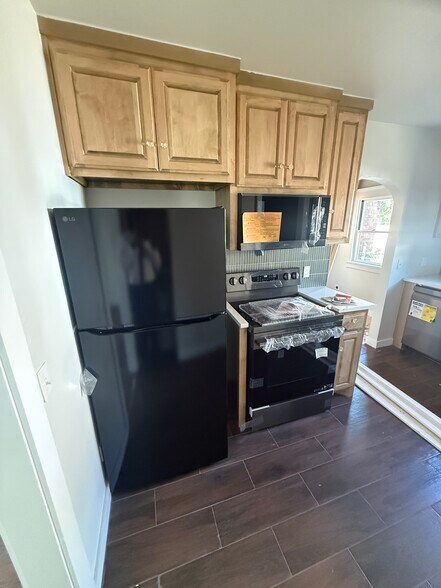 Appliances - 822 NE 17th St
