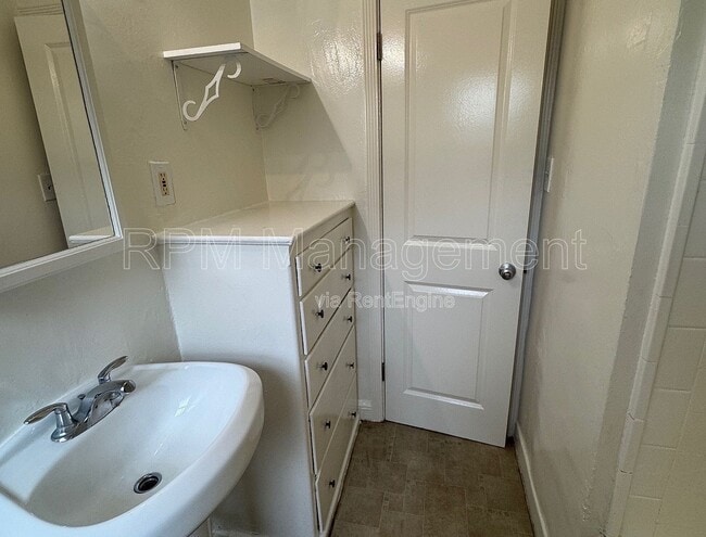 Building Photo - 1781 N Orchid Ave