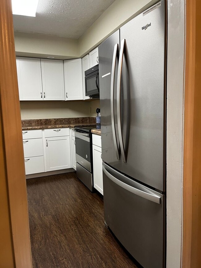 Building Photo - Furnished 2 Bedroom in Riverbend