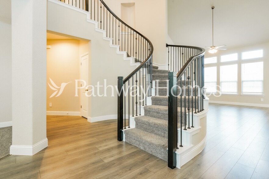 Building Photo - 1002 Stillmeade Dr