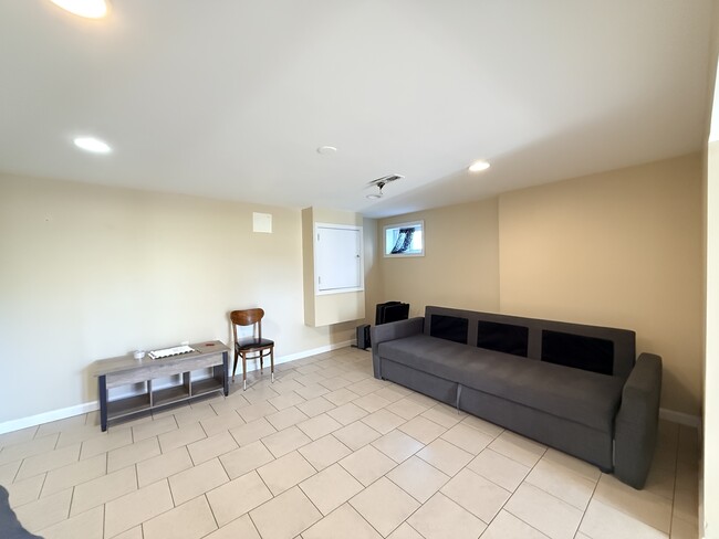 Building Photo - 8714 Edmonston Rd