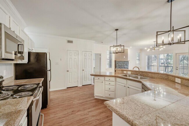 Building Photo - 6804 N Capital of Texas Hwy