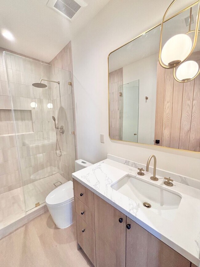 Building Photo - 17852 Saticoy St