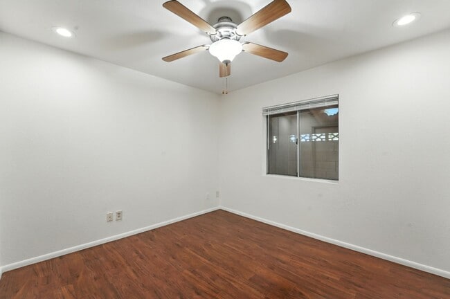 Building Photo - Inviting 3-bedroom, 2-bathroom home in the...