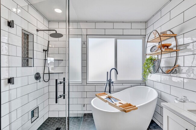 Building Photo - 5483 Mountain Garland Dr