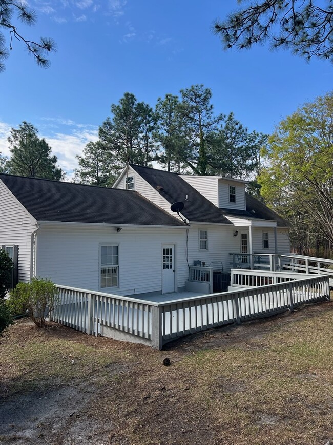 Building Photo - 256 Shaver Ln
