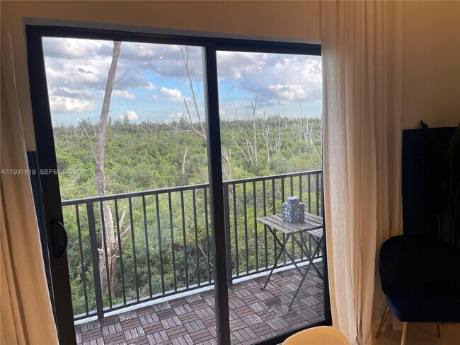 Building Photo - 8175 NW 104th Ave