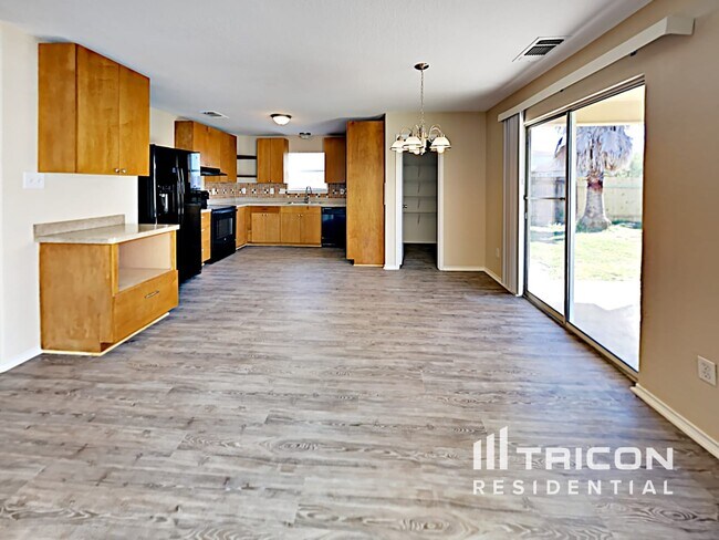 Building Photo - 2107 Hollow Cir