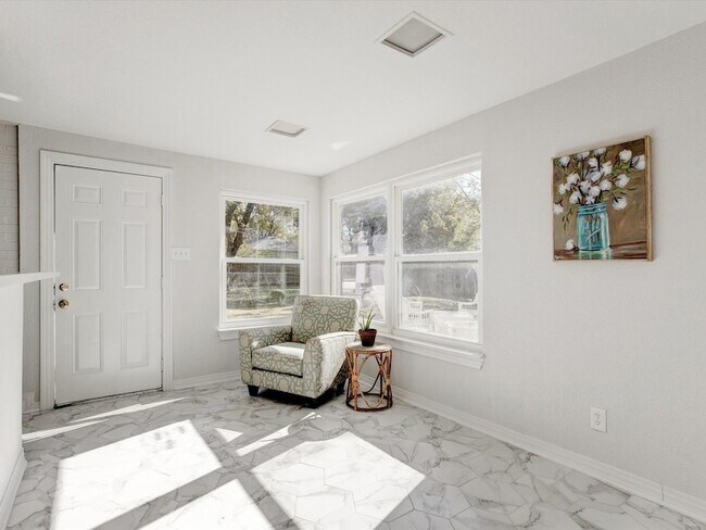 Building Photo - 3511 Corto Ave