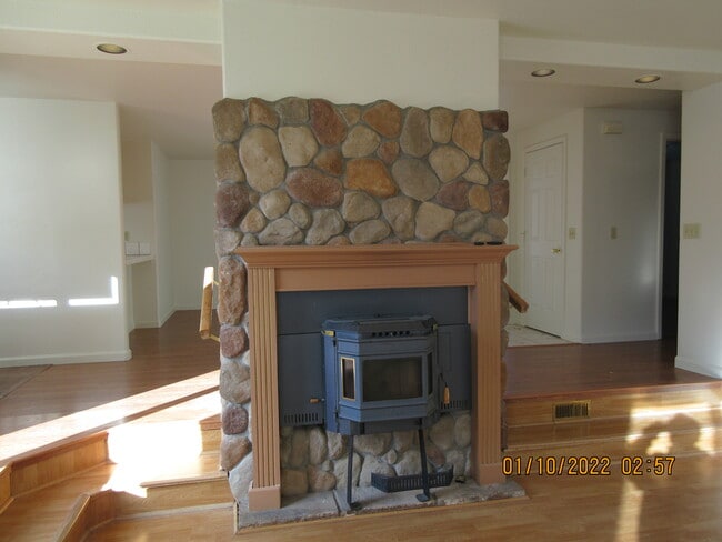 Building Photo - 1011 Sunburst Dr