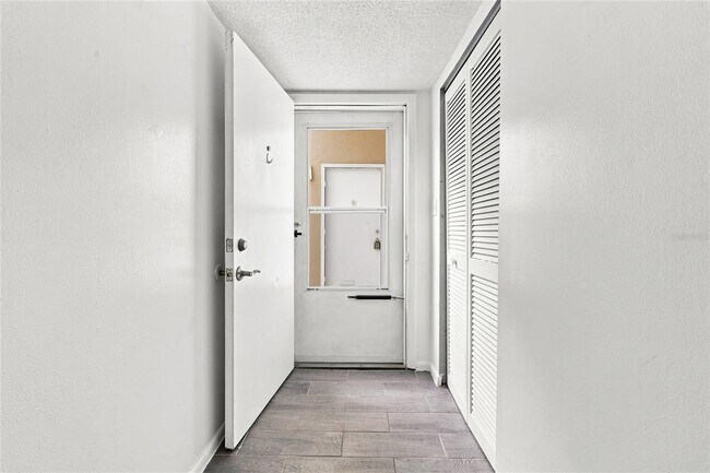 Building Photo - 570 Bahia Cir