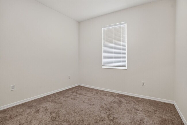 Building Photo - 6170 Dolostone Dr