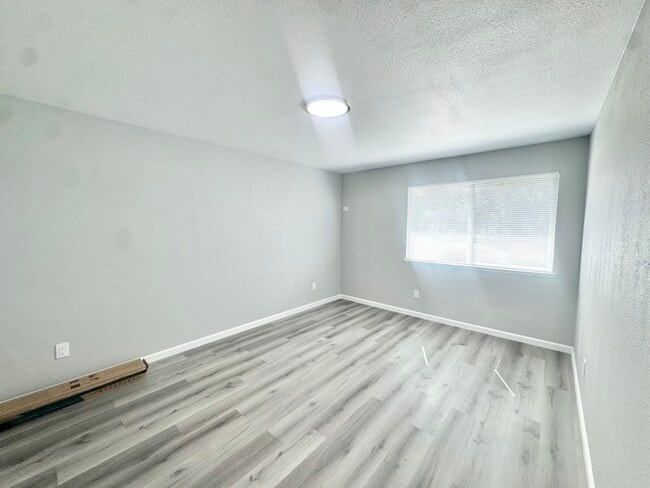 Building Photo - Nicely updated 2-bedroom 1-bath apartment in Auburn!