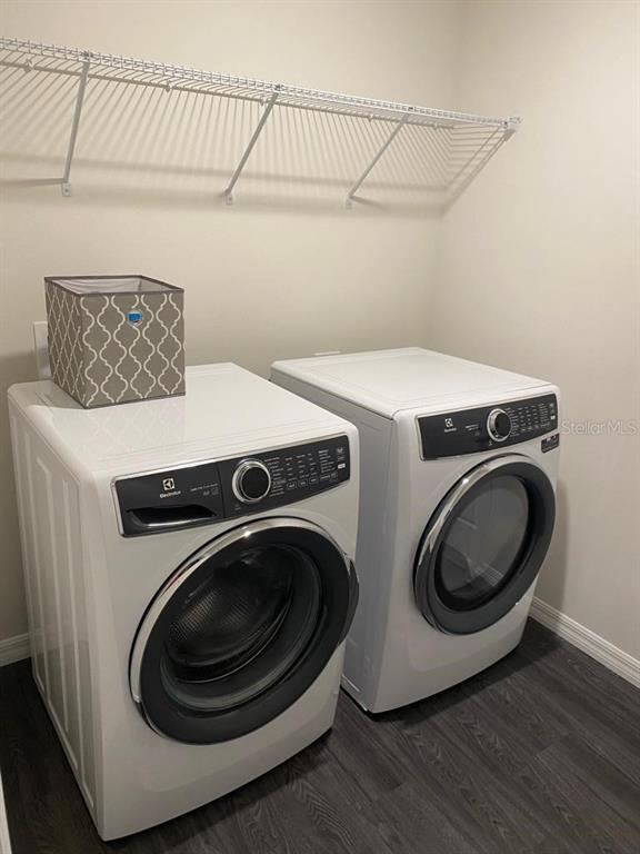 Building Photo - 945 Luna Terrace