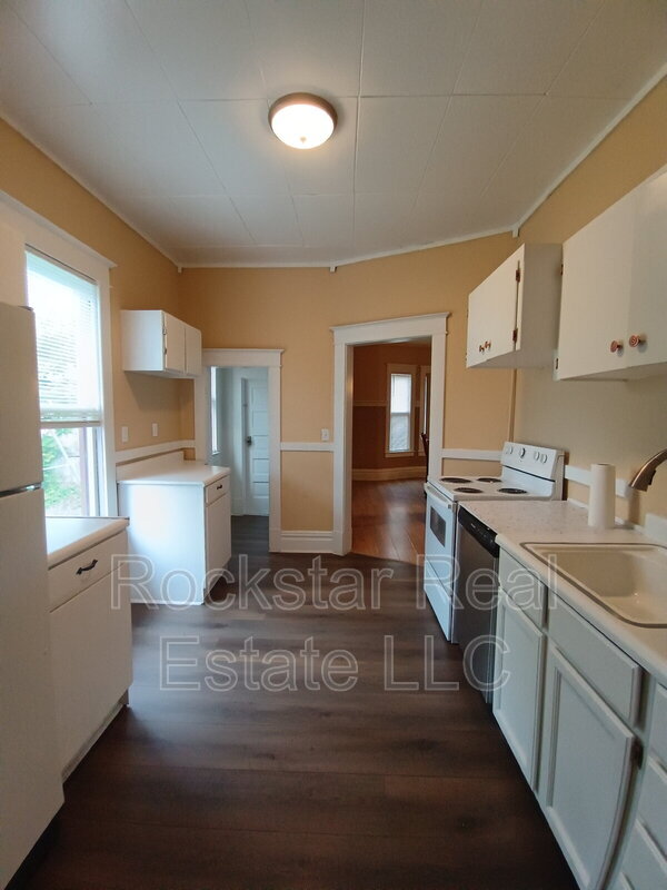 Building Photo - 519 E Ermina Ave
