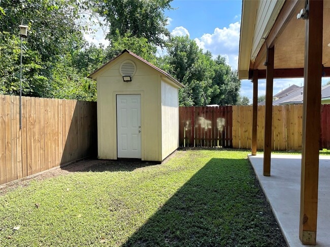 Building Photo - 9903 Raul Hector Dr