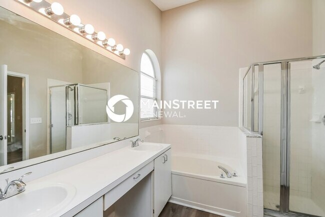 Building Photo - 3 Bedroom Pet-Friendly Home in JACKSONVILLE, FL with Main Street Renewal