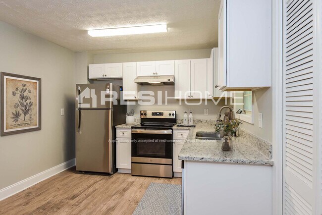 Building Photo - 982 Millwood Dr SW