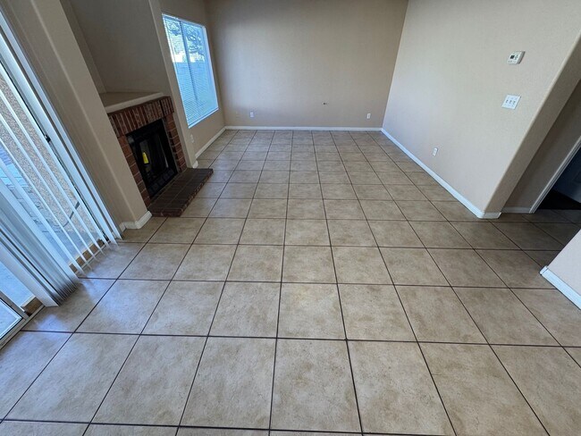 Building Photo - Charming home in a desirable Henderson neighborhood