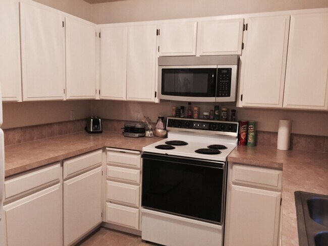 Building Photo - 4210 E 2nd Ave