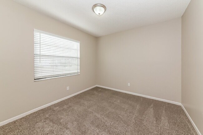 Building Photo - 3910 Briarlake Dr