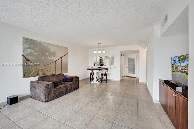 Building Photo - 1911 Sabal Palm Dr