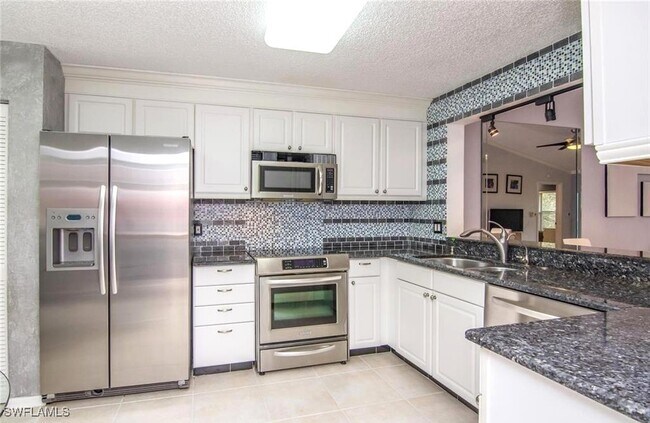 Building Photo - 613 Squire Cir