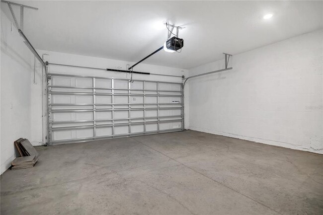 Building Photo - 2671 Armstrong Ave