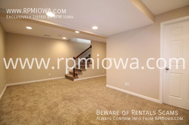 Building Photo - FINISHED BASEMENT!!! 4 Bedroom, 3 Bath Hom...