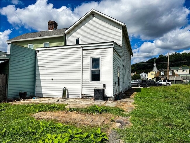 Building Photo - 310 27th St