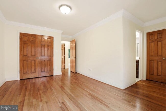 Building Photo - 2057 Golf Course Dr