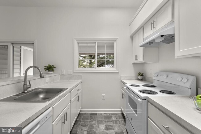 Building Photo - 14225 Jib St