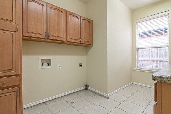 Building Photo - 405 Springwood Ct