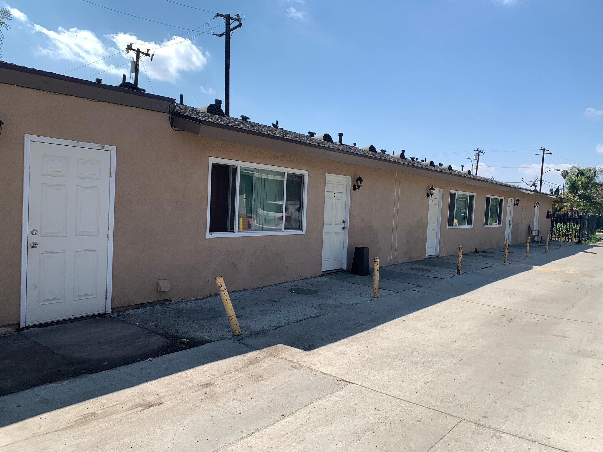 Building Photo - 426 N Parkside Dr