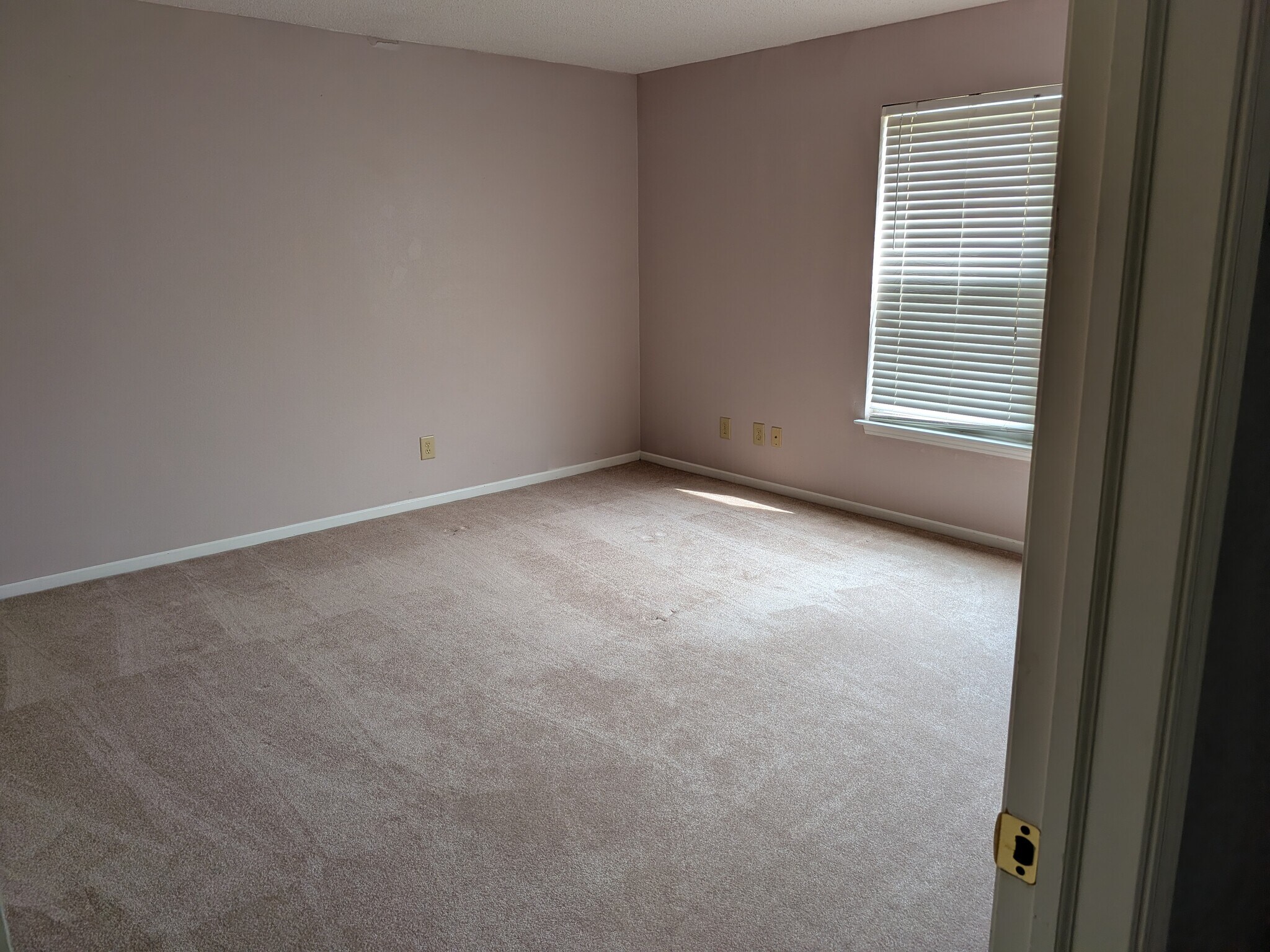 Building Photo - 10418 Memorial Knoll Dr
