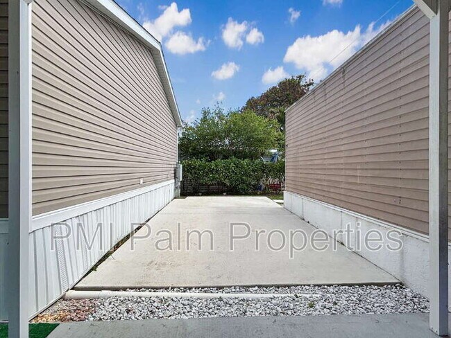 Building Photo - 7568 SE Swan Ave