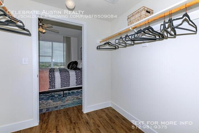 Building Photo - Edison