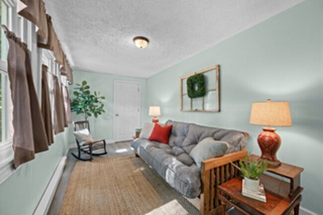 Building Photo - 3 Bedroom Home in Lynchburg