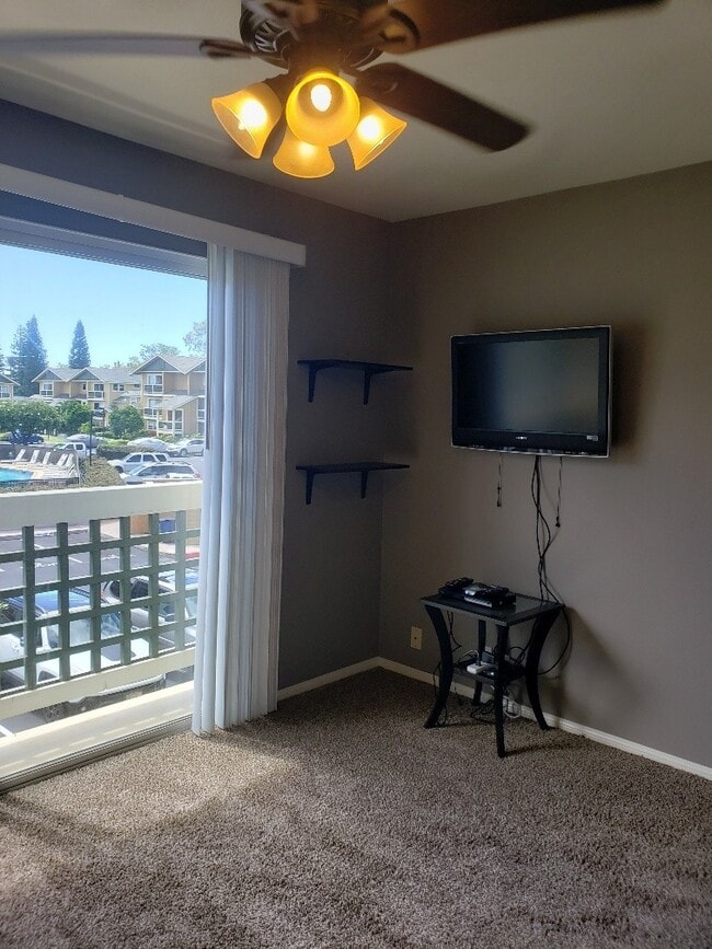 Building Photo - Beautiful Fully Furnished Condo